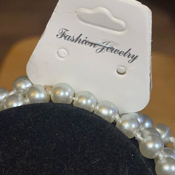 Stunning Nwt layering faux pearl necklace - Picture 3 of 3